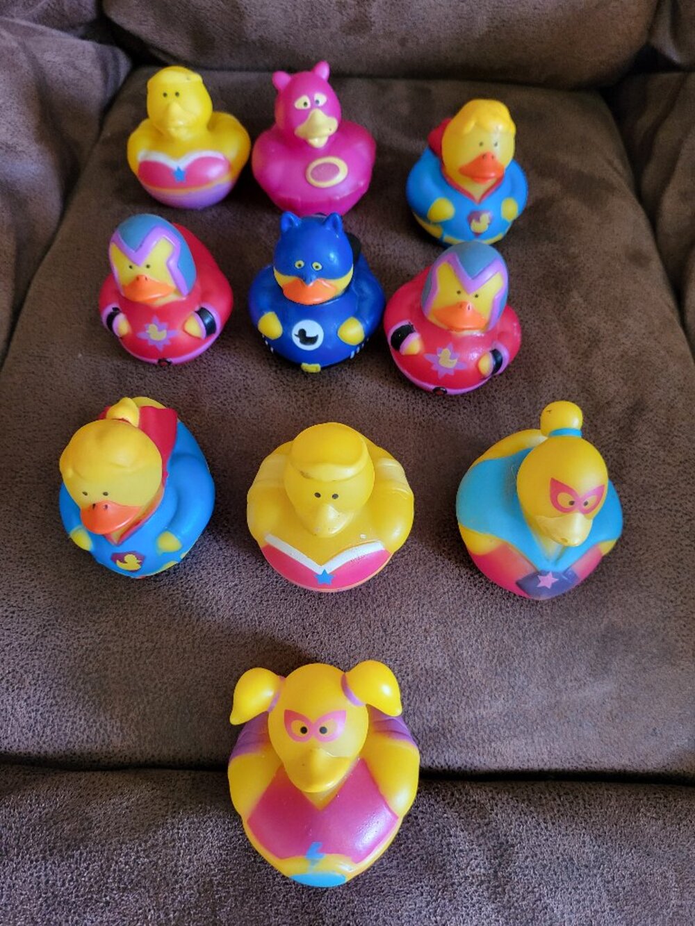 10 Rubber Ducks Super Heros LOT as seen Duckys Party Favors Etc T7